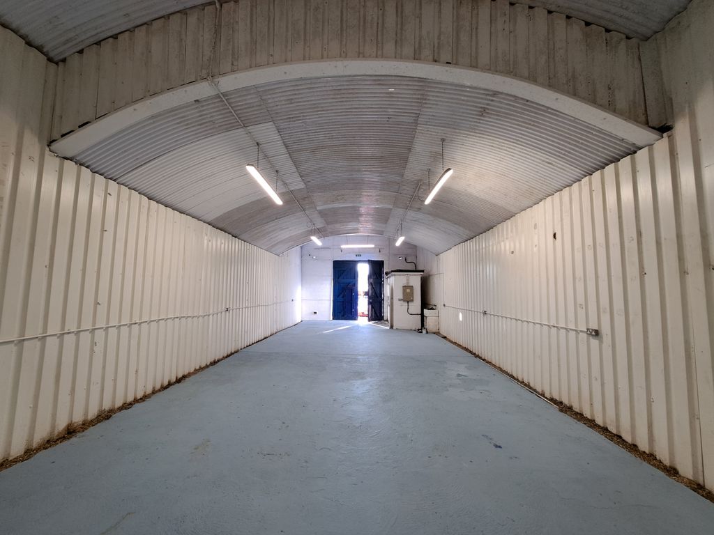 Property photo 2 of 2 An Empty Arch With White Lining