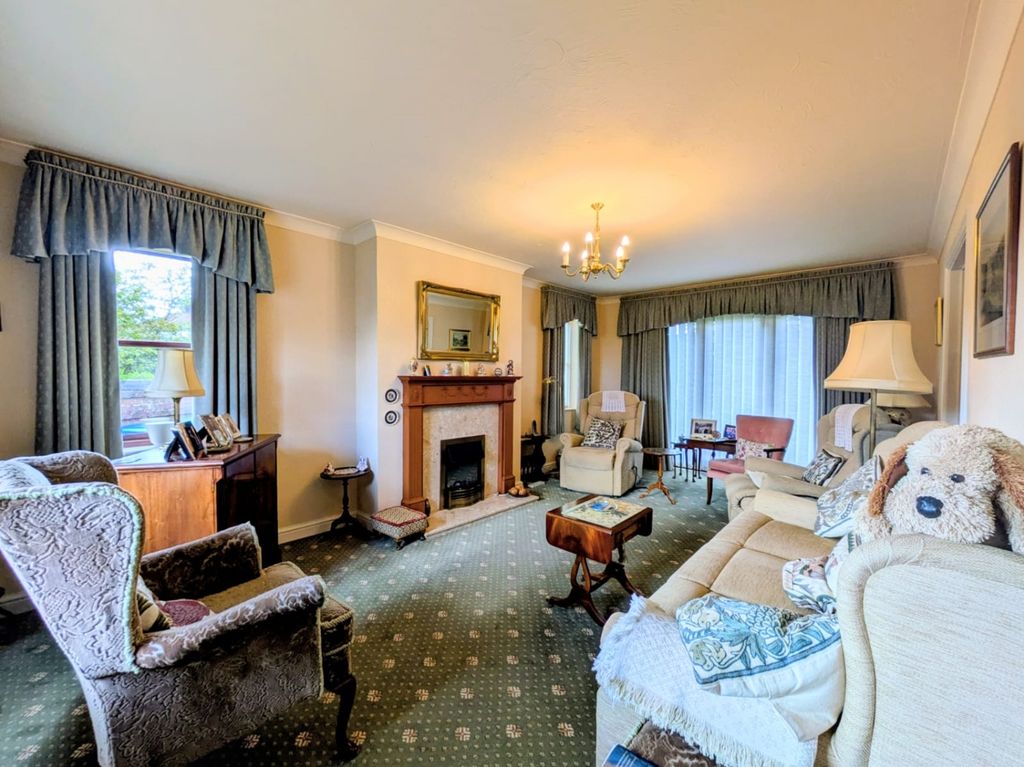 Property photo 2 of 17 7350ee4F-c268-481F-A39B-Af1B2c698d4B