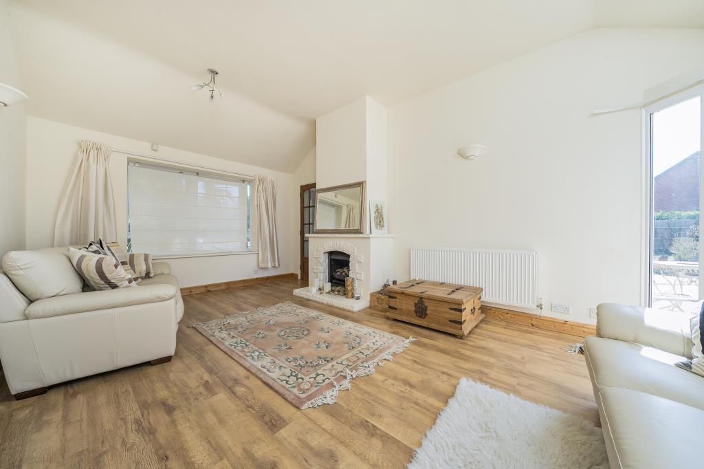 Property photo 2 of 25 Living Room