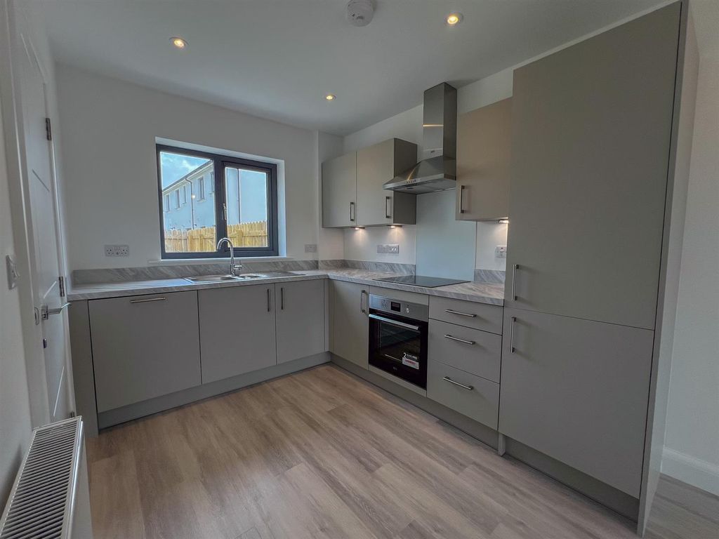 Property photo 3 of 12 64 Shimmin Road-02.Jpg