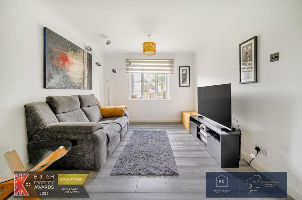 Property photo 1 of 17 Lounge.