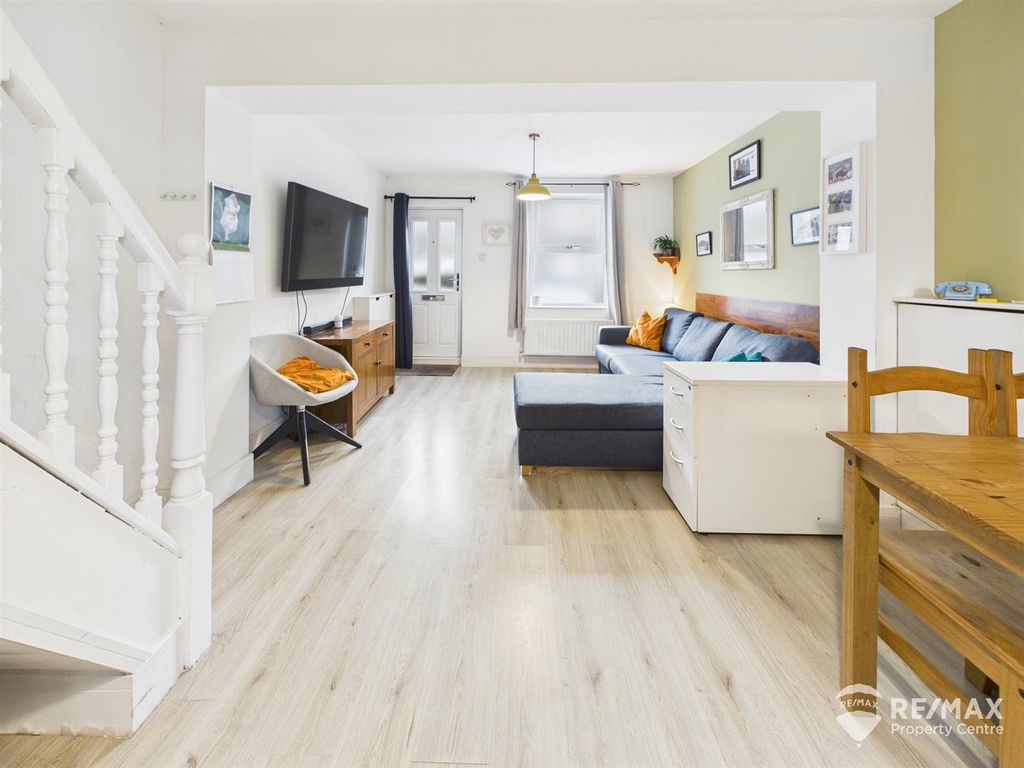 Property photo 3 of 16 Cam02842G0-Pr0304-Still007.Jpg