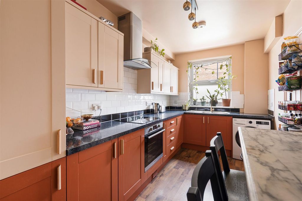 Property photo 3 of 35 St Georges Road, E10
