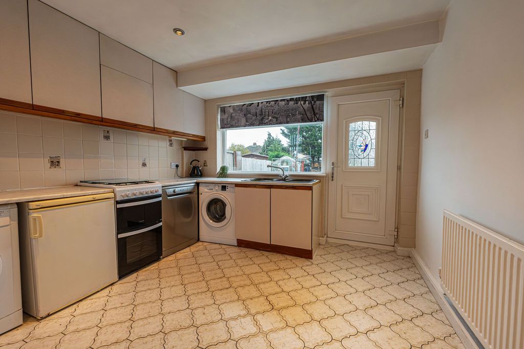 Property photo 2 of 25