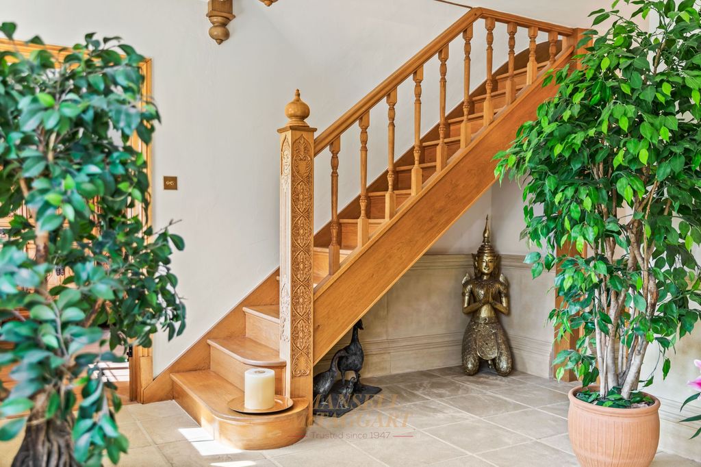 Property photo 2 of 29