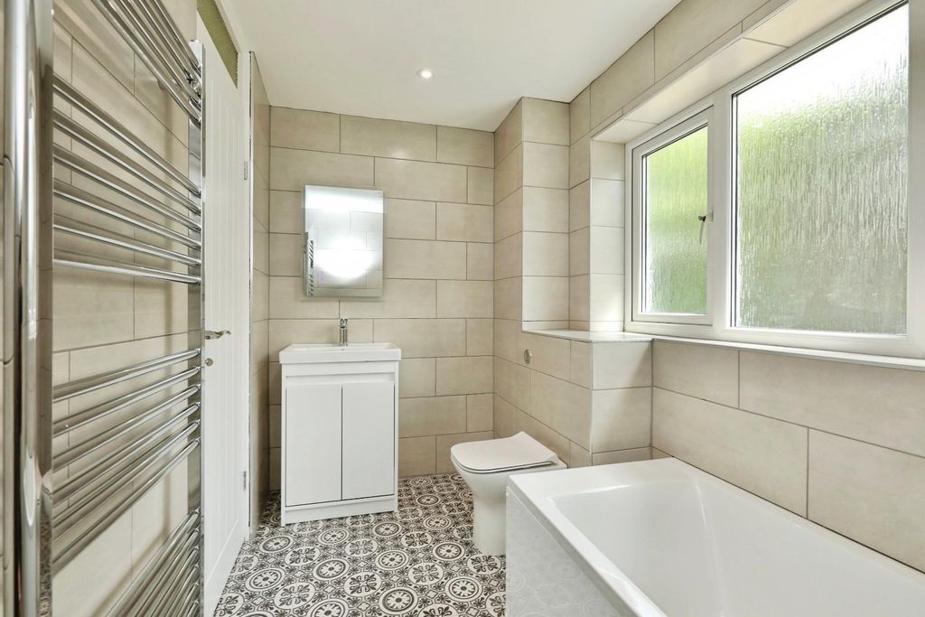 Property photo 3 of 26 Bathroom