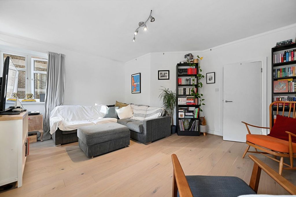 Property photo 3 of 8 Tec - 7 St Edmunds Court - Reception3 (1).Jpg