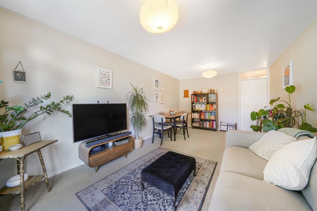 Property photo 3 of 13 53 Stoneycroft Close - Ys1Lqlkiexndxzecppwe.Jpg