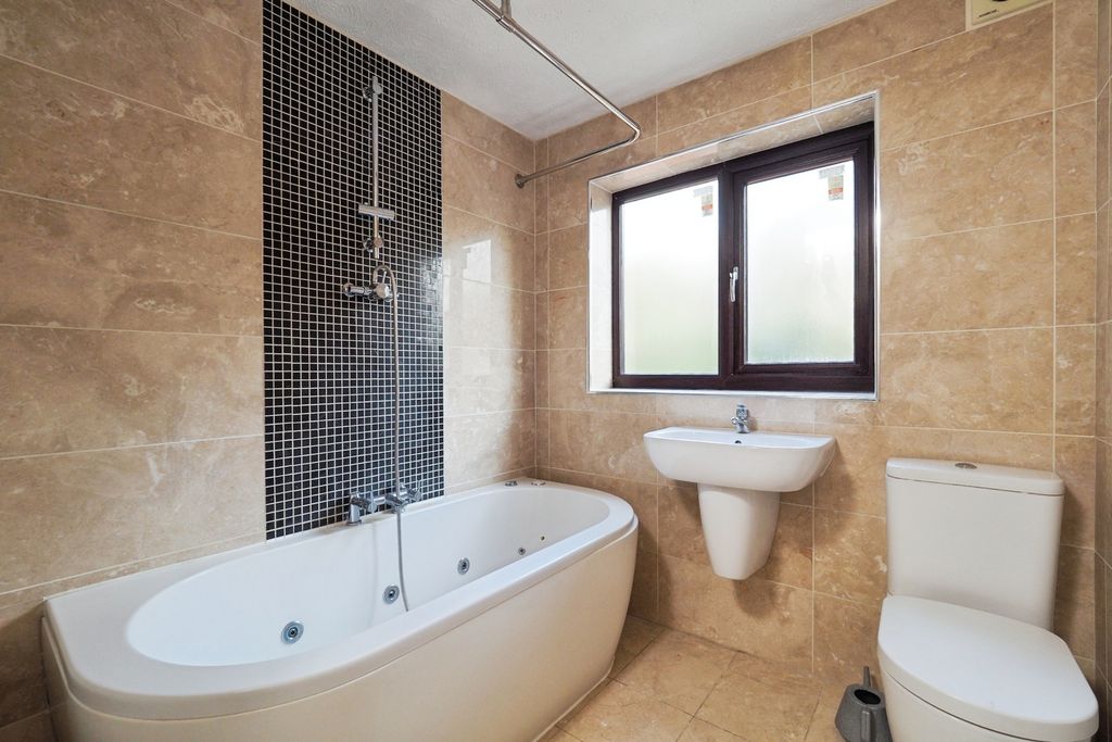 Property photo 3 of 24 Bathroom