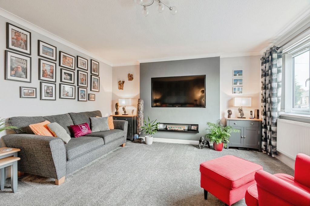 Property photo 2 of 26 Pbox-Img.Jpg