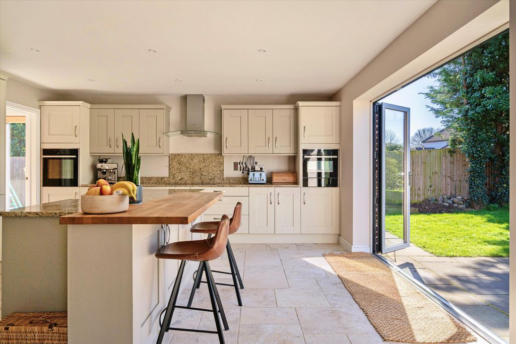 Property photo 2 of 16 Image