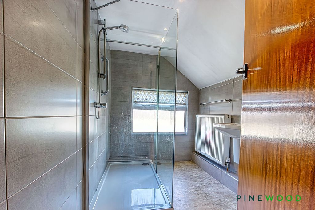 Property photo 3 of 19 Shower Room