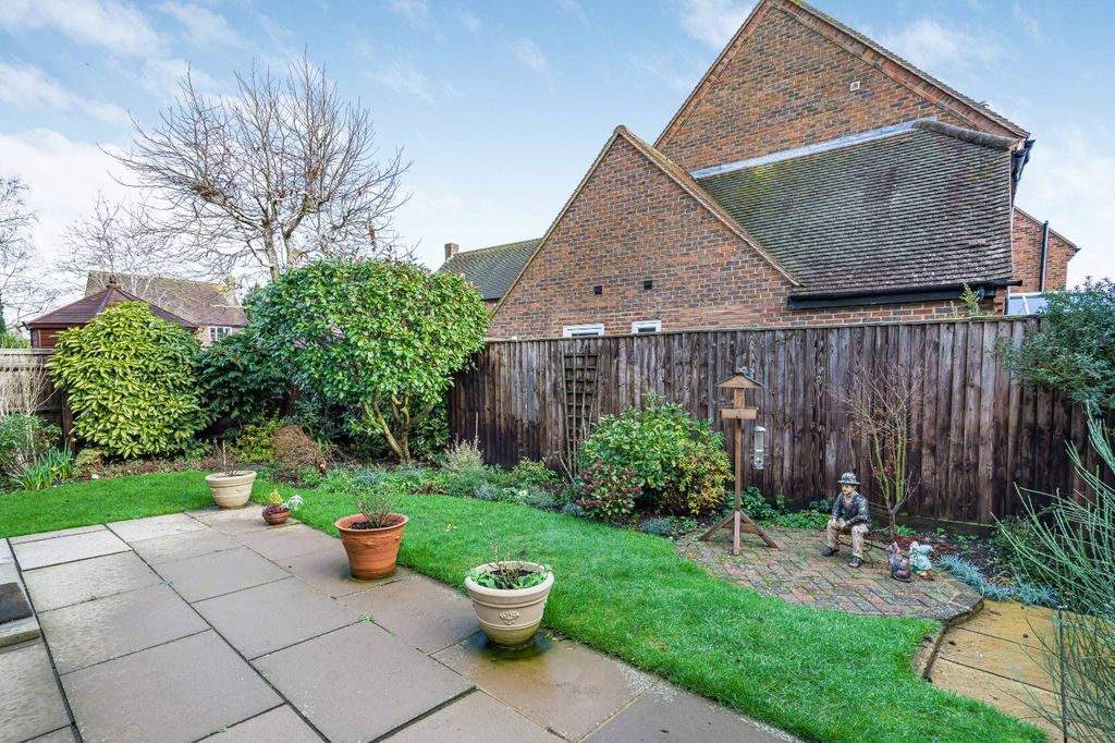 Property photo 3 of 14 Private Gardens