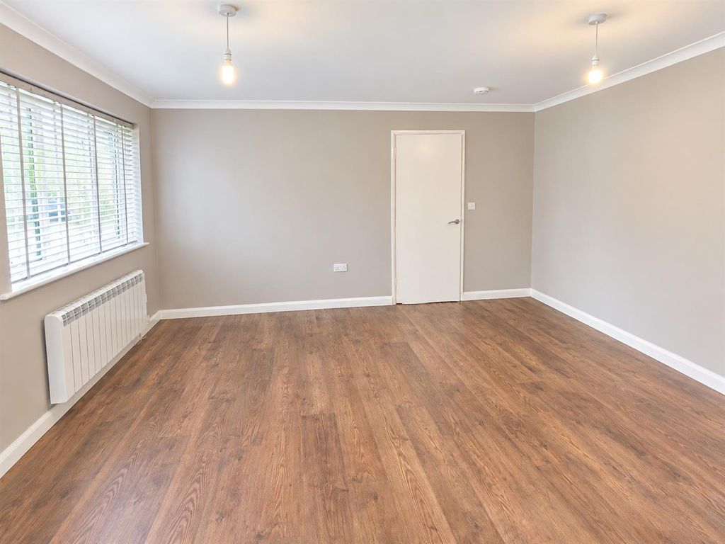 Property photo 3 of 9 21Bc - Living Room 2.Png