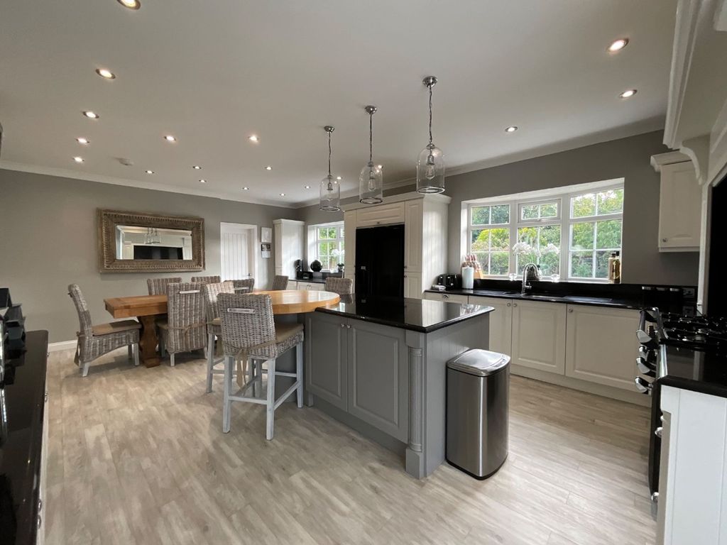 Property photo 3 of 43