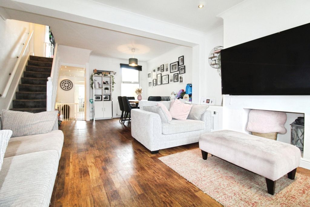 Property photo 2 of 21 Pbox-Img.Jpg