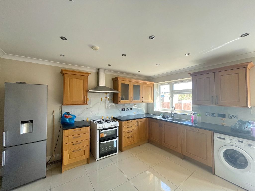 Property photo 3 of 14 4349452