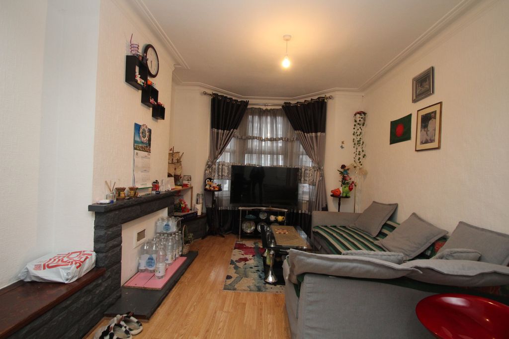 Property photo 2 of 11