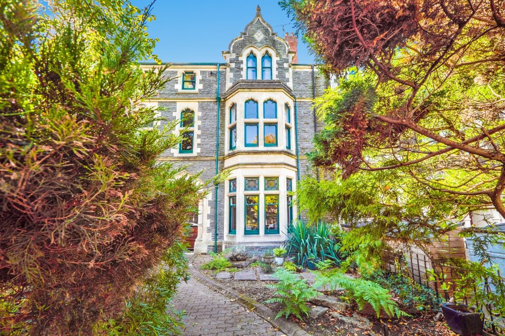 Property photo 1 of 18