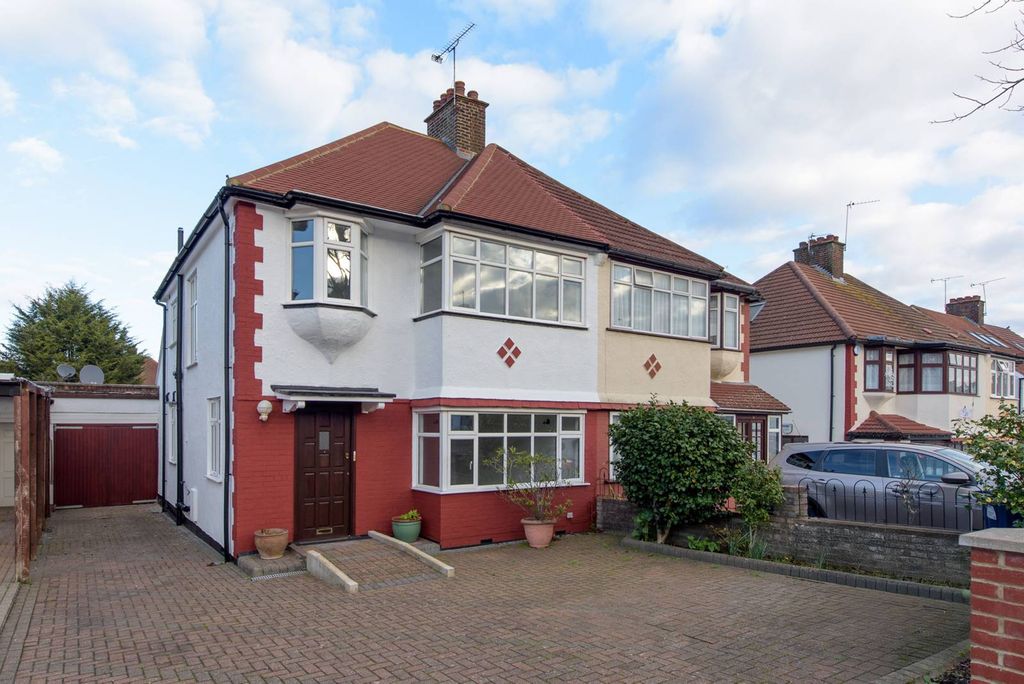 Property photo 2 of 11