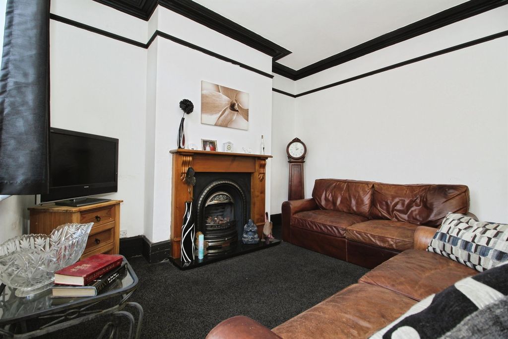 Property photo 2 of 17