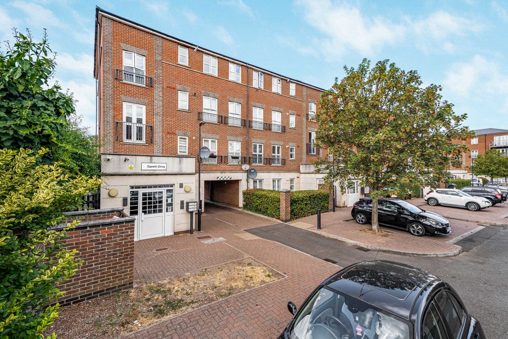 Property photo 1 of 13 2 Bed Flat For Sale Gareth Drive, London N9 9Yy