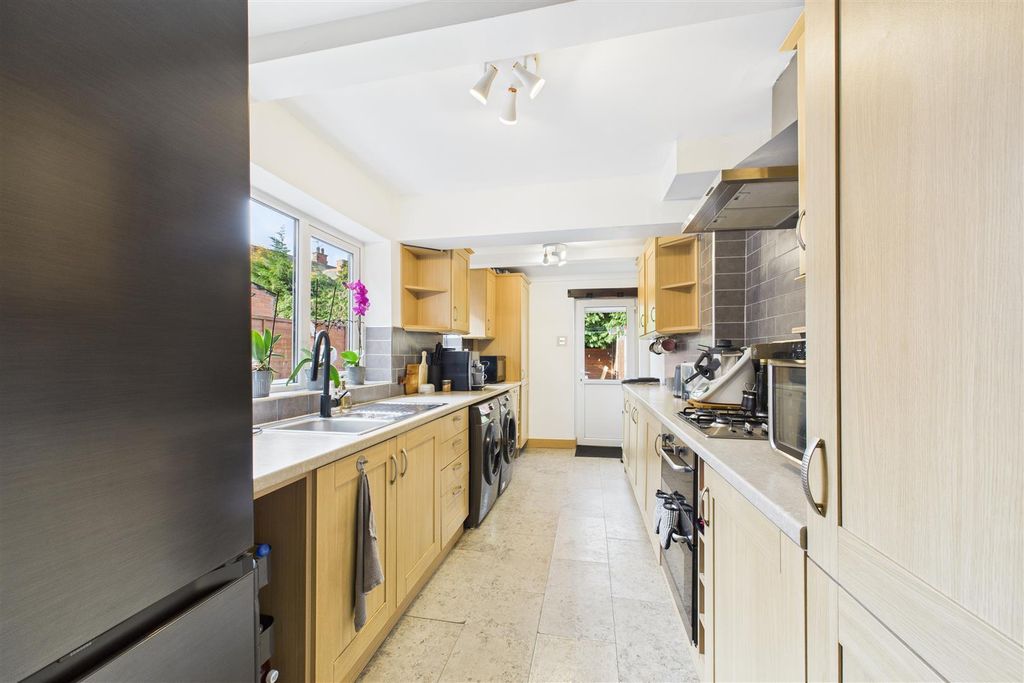 Property photo 3 of 18 Kitchen