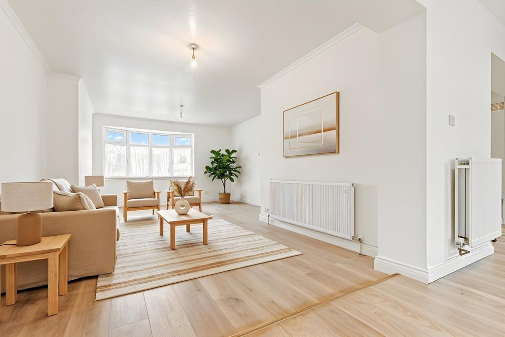 Property photo 3 of 37