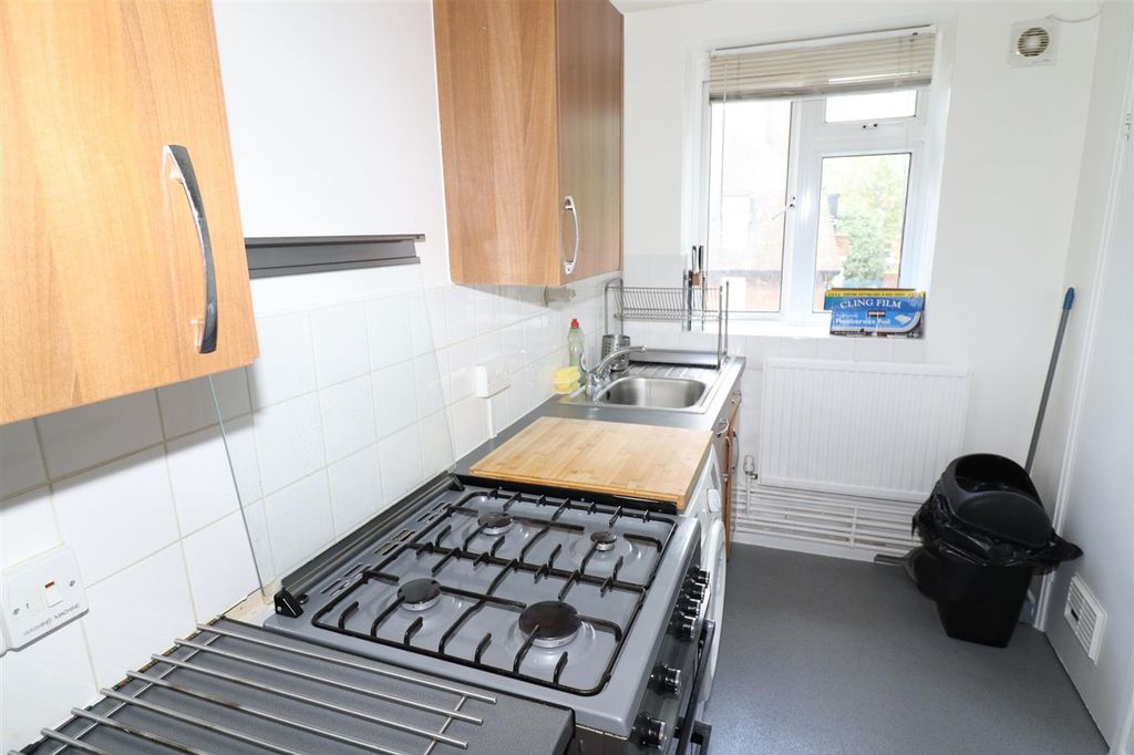 Property photo 3 of 7 Kitchen