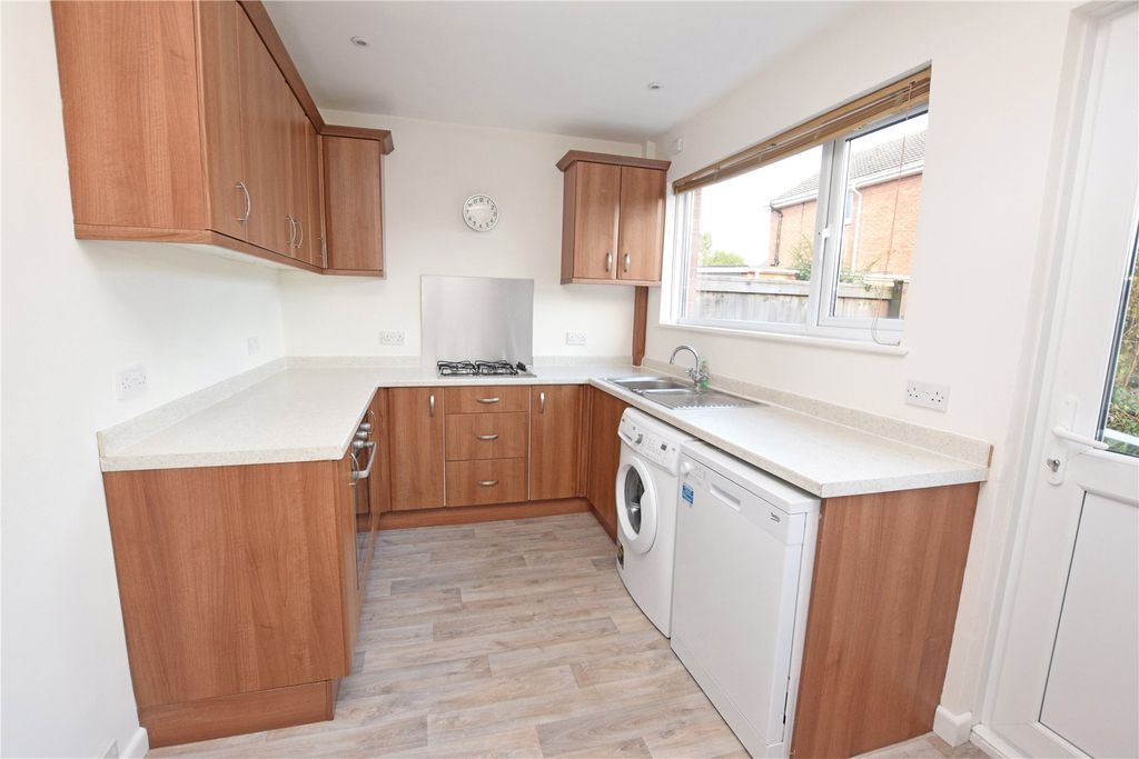 Property photo 2 of 9 Kitchen