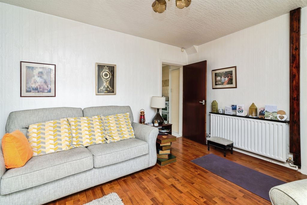 Property photo 3 of 17