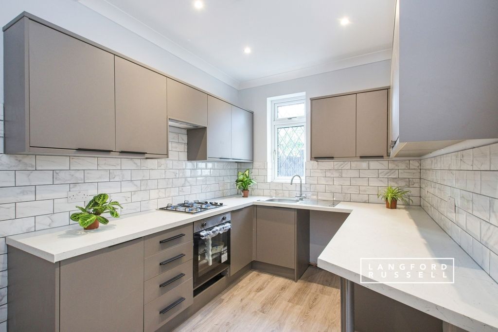 Property photo 2 of 20 8F02E2c4-85c5-F01...
