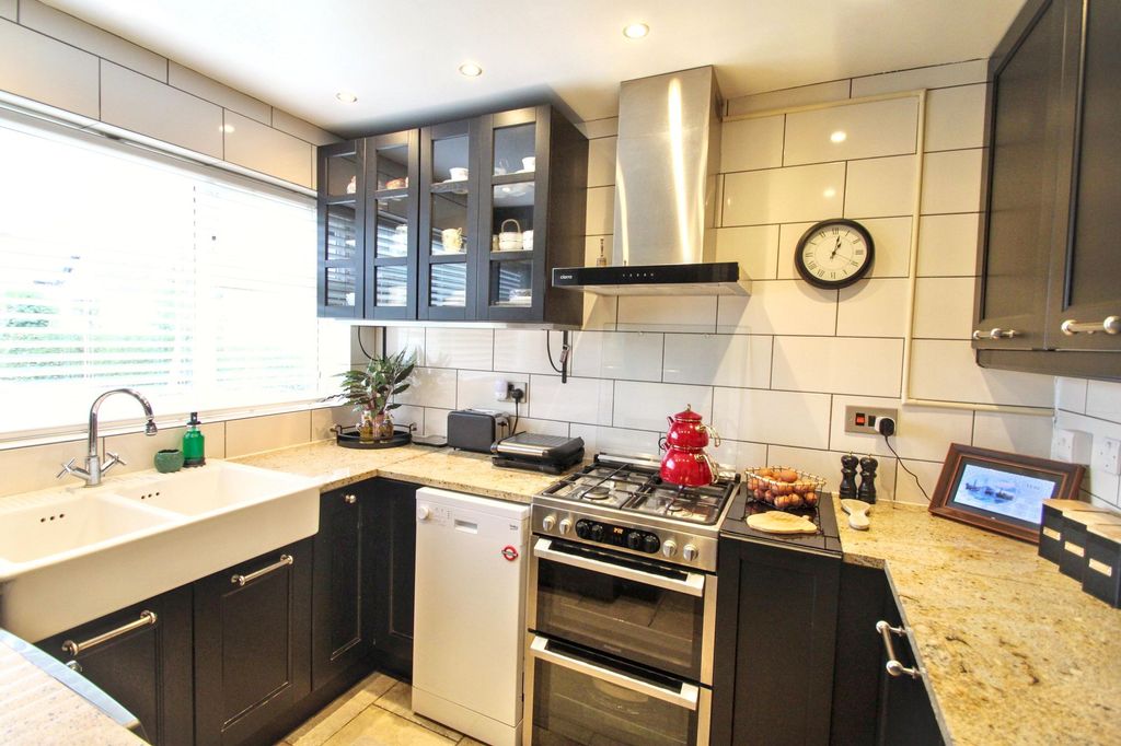 Property photo 3 of 23