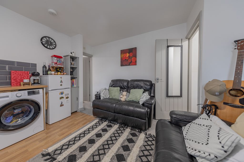 Property photo 2 of 130
