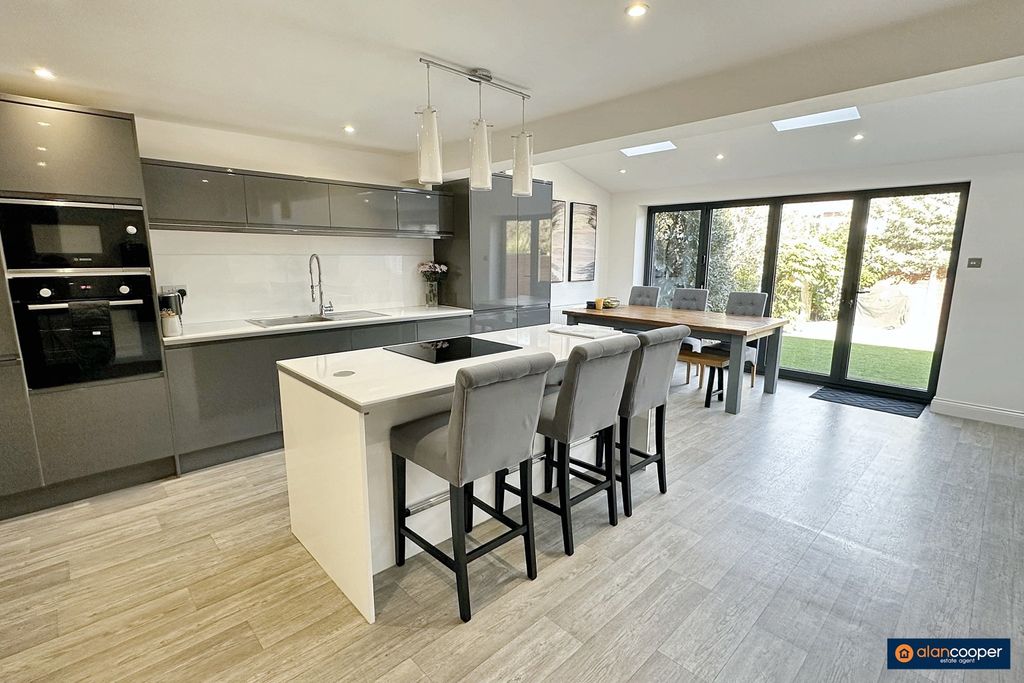 Property photo 2 of 29 3990484
