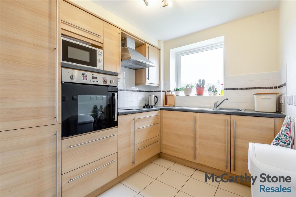 Property photo 3 of 17 8681487-Interior06.Jpg