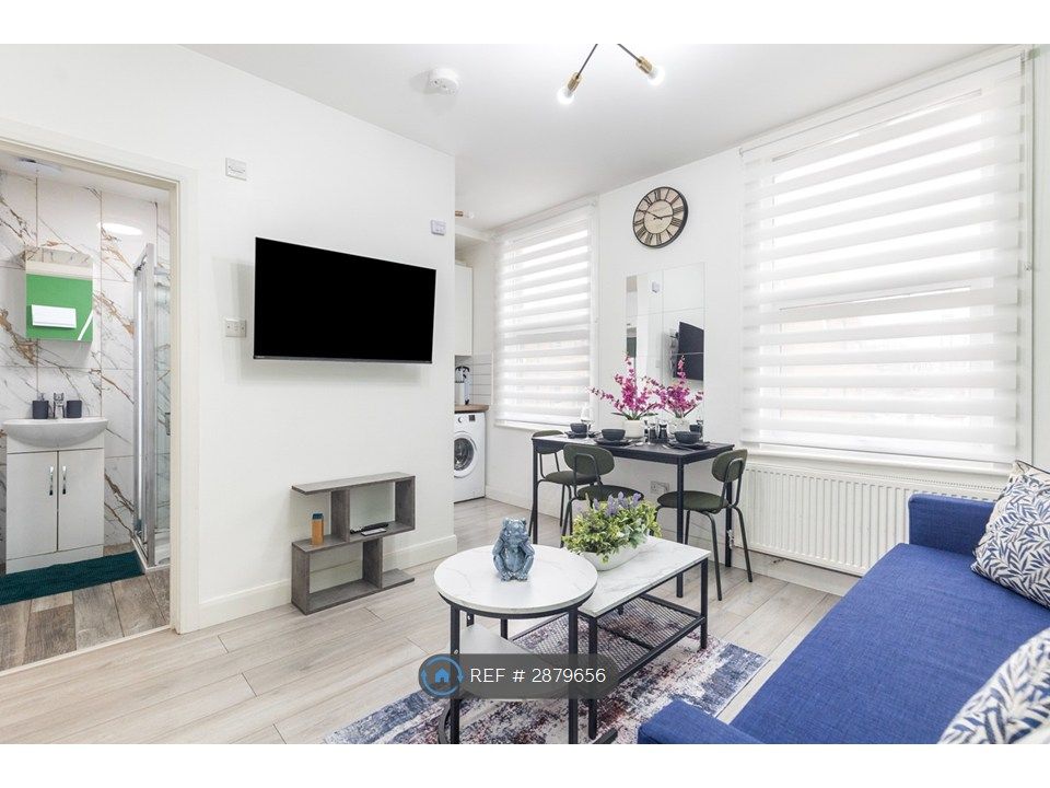 Property photo 1 of 30 Living Room