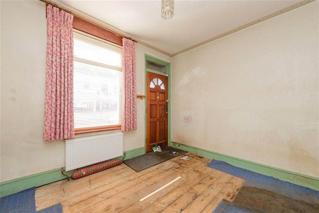 Property photo 2 of 10 Living Room