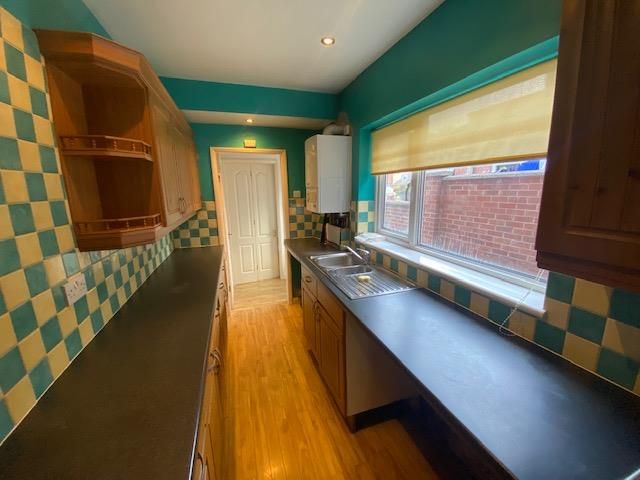 Property photo 3 of 8 Kitchen