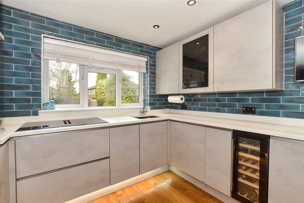 Property photo 3 of 14 Kitchen