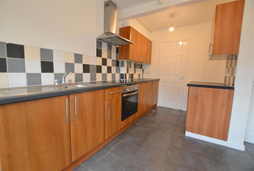 Property photo 1 of 10 7 Bromford Road Kitchen.Jpg