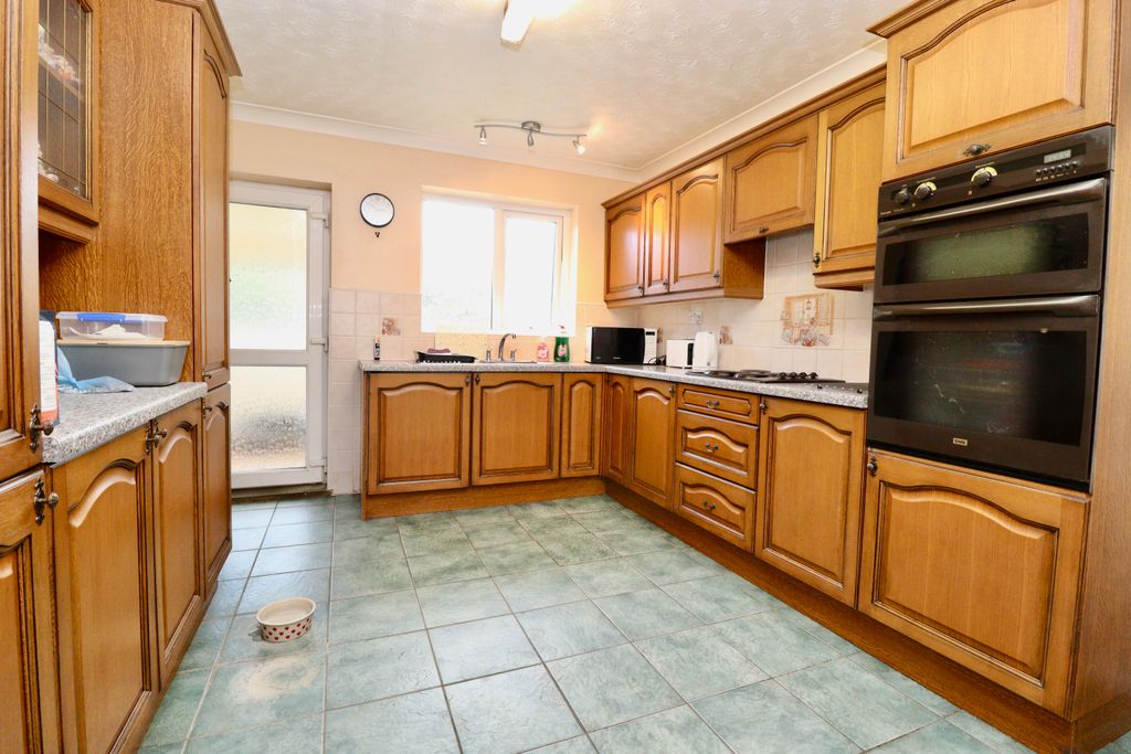 Property photo 2 of 15 Img_8940