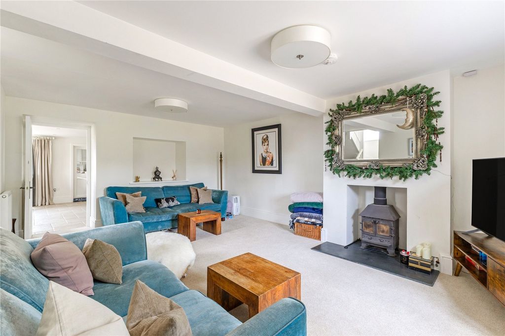 Property photo 2 of 14 Sitting Room