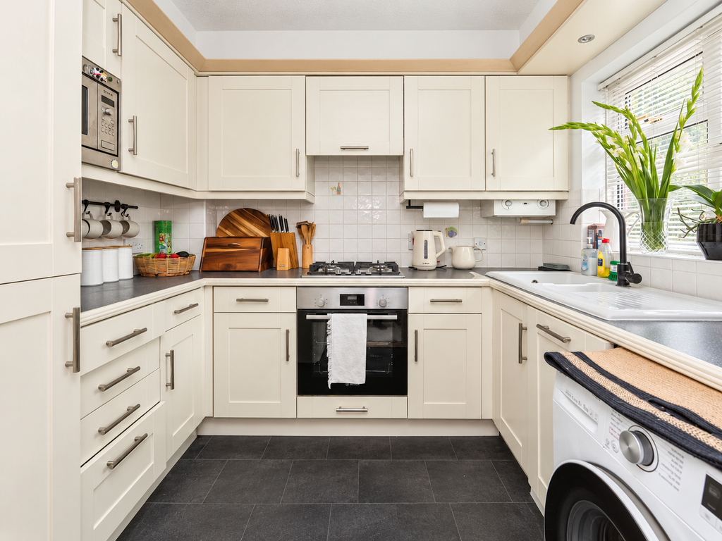 Property photo 3 of 14 Kitchen