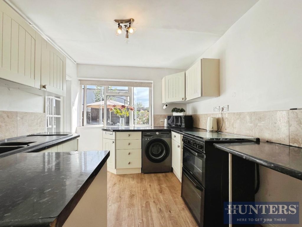 Property photo 3 of 16 Kitchen