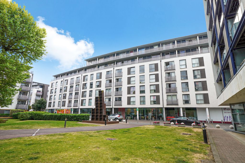 Property photo 2 of 18