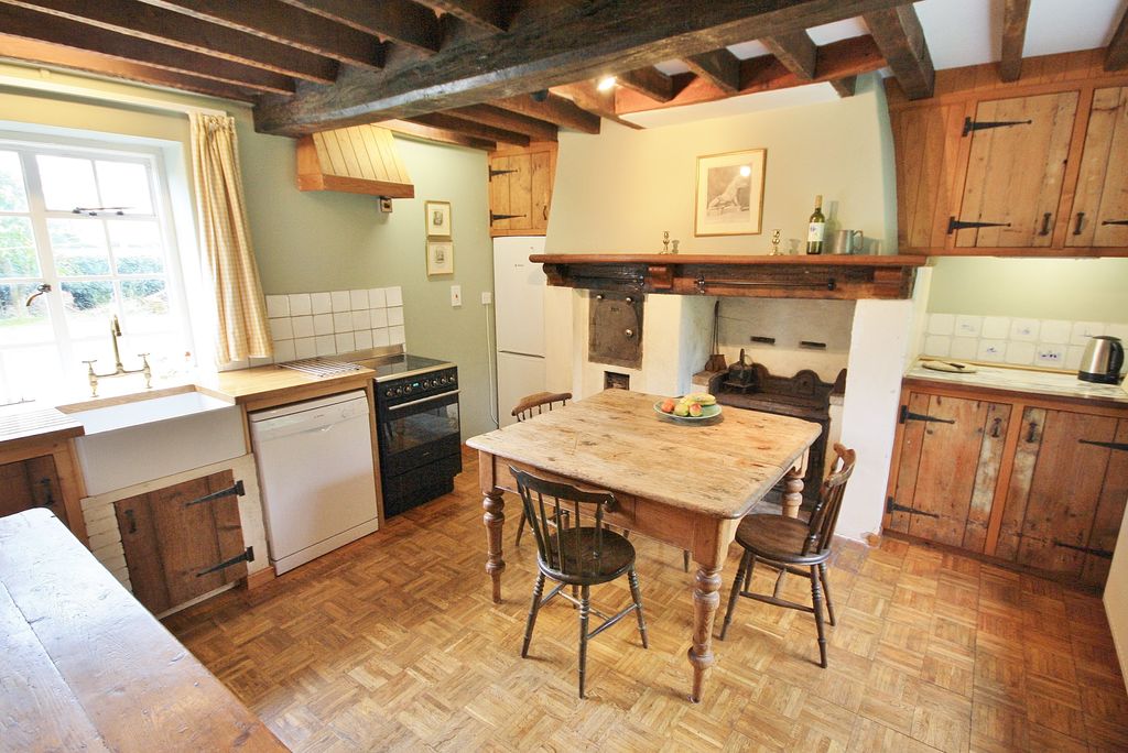 Property photo 3 of 20 Kitchen