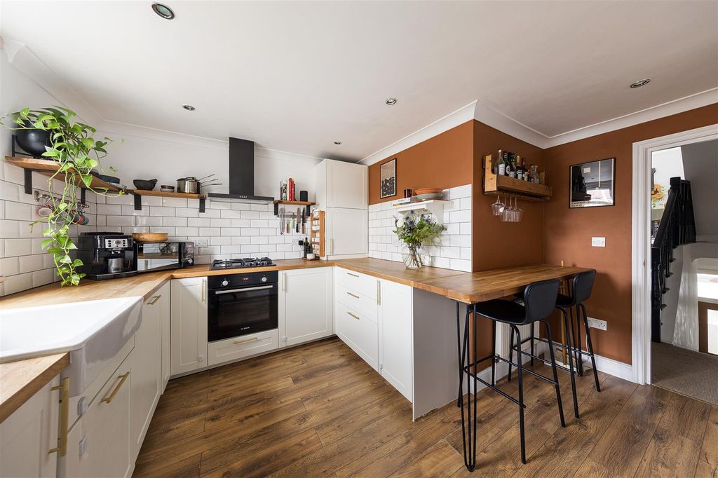 Property photo 3 of 35 Eastfield Road, E17