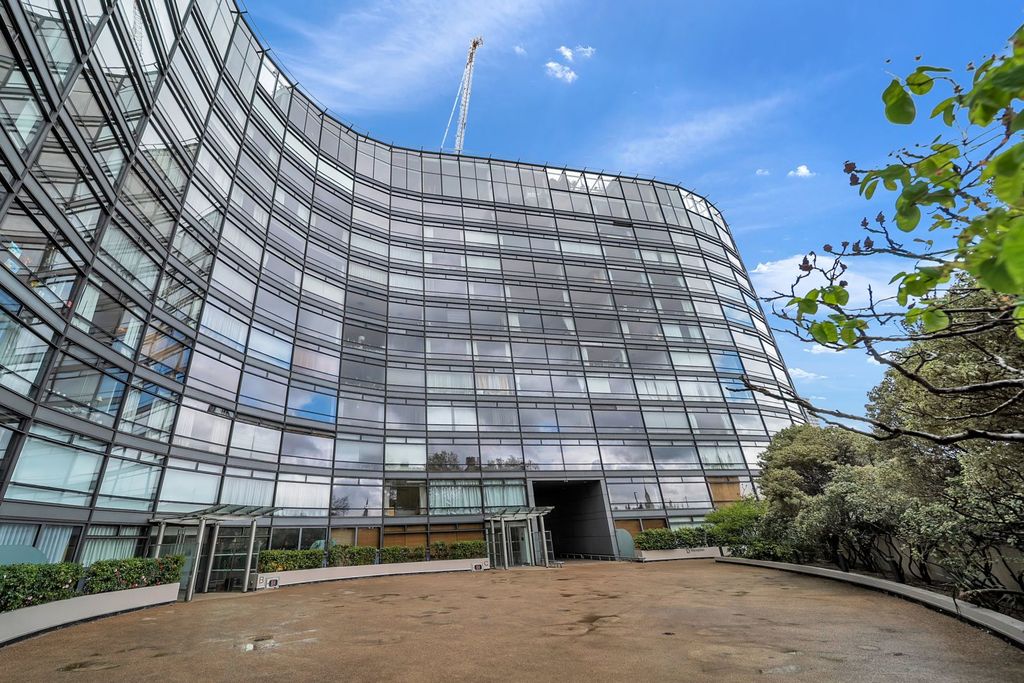 Property photo 1 of 18 Outside