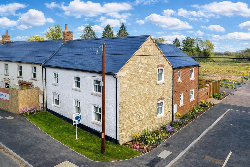 Property photo 2 of 33 d0637Ea8-5A6A-4E58-B90d-5c3Cac4c6080.Png